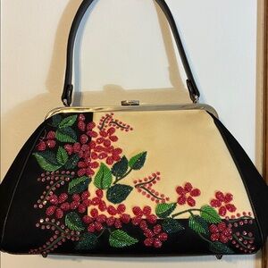 Isabella Fiore Handbag / Embellish